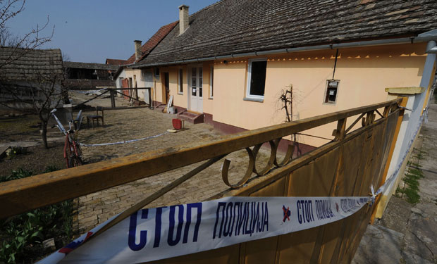 Потера за наоружаним злочинцем: Убио једну и ранио три особе!